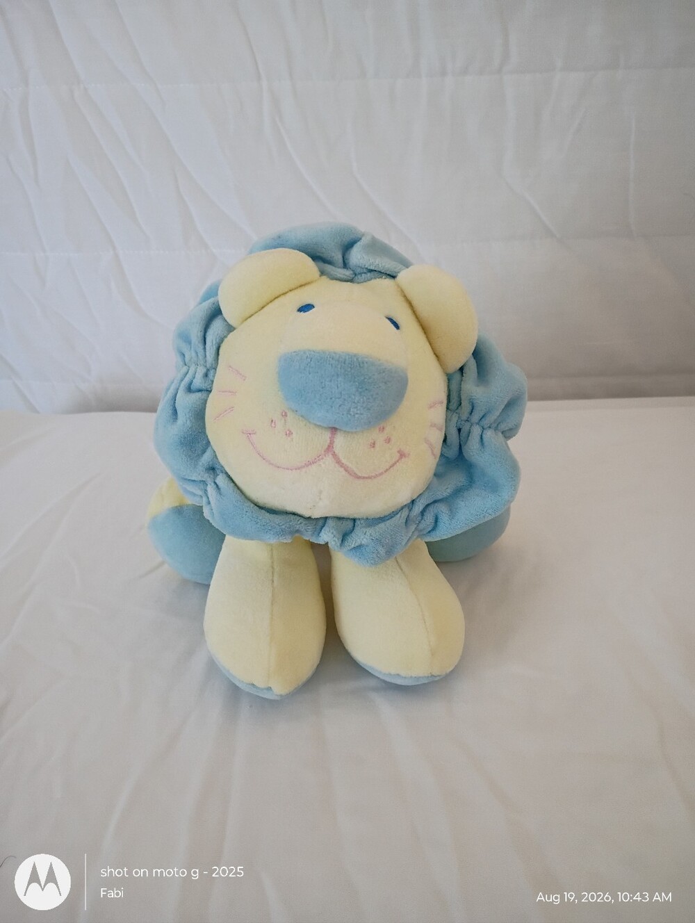 2001 Commonwealth Pastel Yellow Blue  Baby Lion Rattle NWT